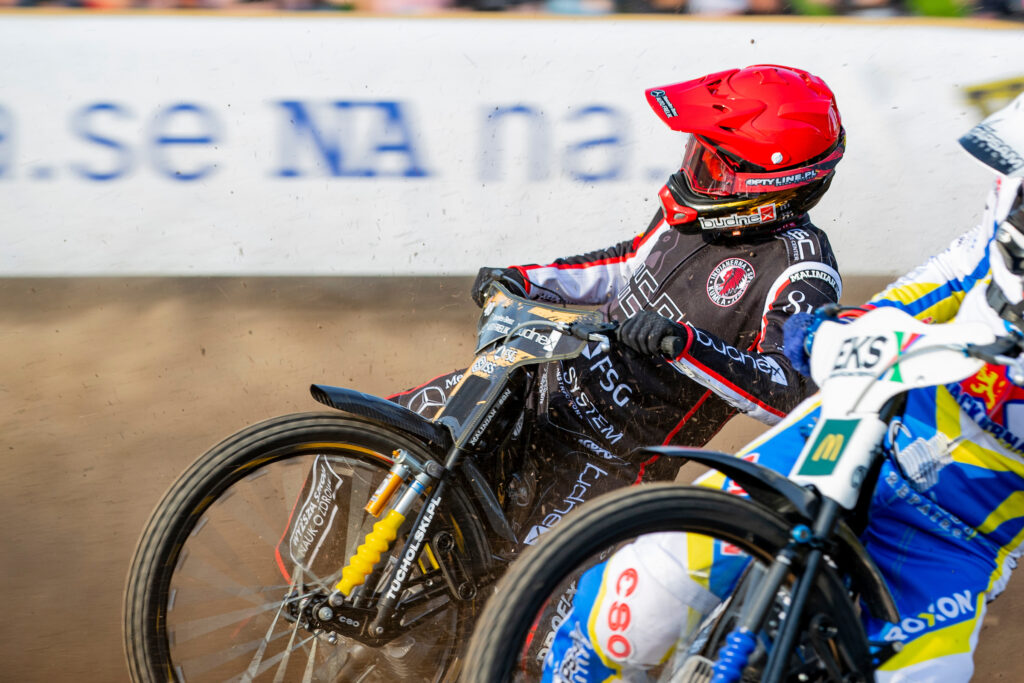 Kumla, SVERIGE - 14 maj 2024 : Indianerna Szymon Wozniak under matchen i speedway i Bauhausligan mellan Indianerna och Dackarna på Glottraskog Arena den 14 maj 2024 i Kumla ( Foto: Emil Särnehed / SarnehedPhoto )  Nyckelord Keywords: Speedway, Bauhausligan, Indianerna, Dackarna, ESS, Elitserien, Elitspeedway, ***Betalbild***