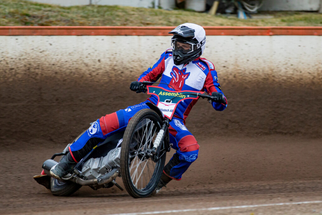 Hallstavik, SVERIGE - 13  2025 : Vargarnas Oskar Polis under speedwaymatchen i Elitserien mellan Rospiggarna och Vargarna på Hisstech AB Arena den 13  i Hallstavik ( Foto: Emil Särnehed / SarnehedPhoto )  Nyckelord Keywords: Speedway, Elitserien, Rospiggarna, Vargarna, hemmamatch, publikfest ***Betalbild***